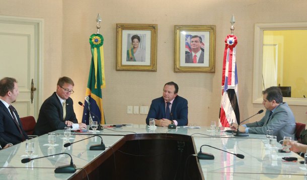 A empresa Luna Gold, controladora da Mineração Aurizona que atua no município de Godofredo Viana (MA), também anunciou uma parceria com a mineradora Anglo Gold Ashanti, uma das maiores produtoras de ouro do mundo, para o desenvolvimento de pesquisa mineral em diversos municípios da microrregião do Gurupi com o objetivo de identificar novos potenciais de desenvolvimento da mineração no estado; após o licenciamento ambiental, deverão ser investidos, no período de quatro anos, U$$ 14 milhões em pesquisas no Complexo Industrial Minerário, além de R$ 120 milhões na retomada da produção em Godofredo Viana; segundo o grupo canadense, as as operações devem começar em 2018