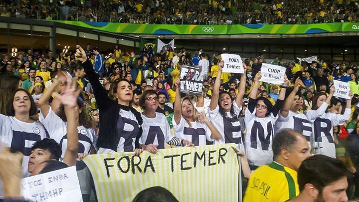 A Globo ri por fora, mas treme por dentro. Nos telejornais desta madrugada, por exemplo, logo após “notícia” sobre a data de 25 de agosto para o início do juízo final no Senado, vem outra criminalizando alguma conta da presidente Dilma Rousseff