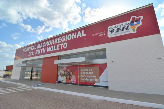 O novo Hospital Macrorregional Drª Ruth Noleto é a principal referência no tratamento de câncer para 43 cidades maranhenses das regionais de saúde de Imperatriz, Açailândia, Barra do Corda e Balsas; com investimento de R$ 37.2 milhões, o governo do estado inaugura, nesta sexta-feira (19), a unidade que disponibilizará tratamento qualificado e especializado, com atendimento oncológico adulto; são 116 leitos de internação, distribuídos nas especialidades clínica médica (26), cirúrgica (26), oncológica (26) e clínica cirúrgica oncológica (26), e mais 12 de UTI Adulto; para o custeio da unidade para ações de média e alta complexidade, o repasse mensal do Governo do Estado será de R$ 3,7 milhões