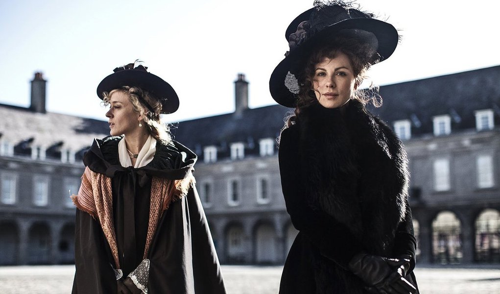 Ao adaptar o romance póstumo de Jane Austen, "Lady Susan", de 1871, o cineasta norte-americano Whit Stillman tem duas vantagens: a do tempo e da sua origem. Primeiro, os quase 150 anos que separam o original do filme "Amor e Amizade" fizeram aflorar o cinismo presente na obra da escritora – muitas vezes ignorado –, e o fato de o diretor ser americano aguça essa leitura da aristocracia pré-industrial inglesa