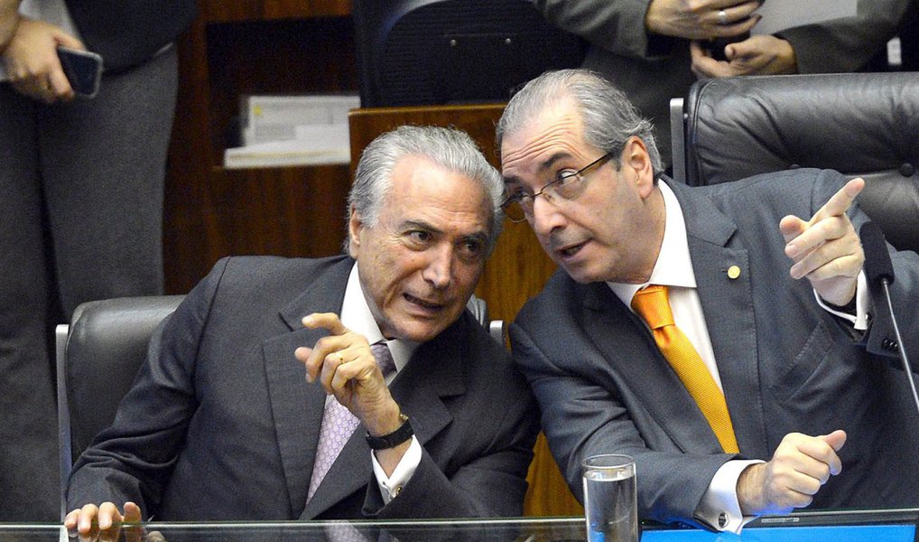 Poucos dias depois da sessão do STF, que, por 11 a zero, transformou Eduardo Cunha réu em um segundo processo na corte, o interino Michel Temer decidiu recebê-lo no Palácio do Jaburu para "avaliar o quadro político atual"; Cunha não confirmou o encontro, que acabou sendo confirmado por assessores de Temer; com a filha e a esposa nas mãos do juiz Sergio Moro e prestes a ser cassado na Câmara, Cunha, que foi o responsável principal pelo impeachment sem crime de responsabilidade, apela a Temer para tentar sobreviver