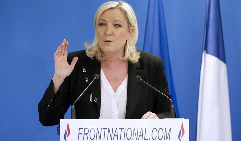 A líder do partido de extrema direita Frente Nacional Marine Le Pen disse neste sábado estar ansiosa para o início da campanha eleitoral presidencial da França, descrevendo-se como a "candidata do povo" e zombando de seus oponentes nas prévias do partido como galos de briga
