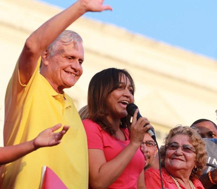 A candidata do PPS, Eliziane Gama, afirmou que "São Luís não tem sequer uma escola de tempo integral e o que é pior: não tem hoje as escolas atuais revitalizadas e reformadas. Nós temos mais de 200 prédios da rede municipal, fora as escolas comunitárias, que estão todos em situação insalubre"; "Vamos reformar e revitalizar todas as escolas de São Luís, sem exceção. Vamos garantir banheiros de qualidade, refeitórios de qualidade, área de lazer de qualidade para as nossas crianças. Feito isso, vamos construir escolas de tempo integral"