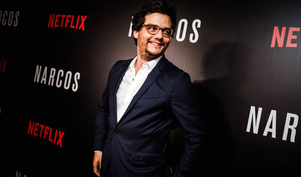 Ator que deu vida a personagens emblemáticos como Capitão Nascimento, e mais recentemente a Pablo Escobar, Wagner Moura foi convidado pelo parceiro José Padilha para interpretar o juiz Sérgio Moro na série que a Netflix está preparando sobre a operação Lava Jato; para surpresa de Padilha, Moura disse "não" ao convite