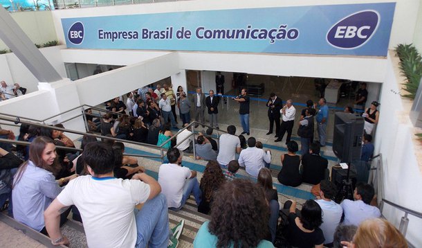Conselho Curador da Empresa Brasil de Comunicação (EBC) rebateu as declarações de integrantes do governo de que a empresa serve de cabide de emprego e pode ser extinta; "Em suas declarações, ignoram ou indicam pretensão de descumprir o mandamento constitucional da complementaridade dos sistemas de comunicação público, privado e estatal (caput do artigo 223)", diz a nota