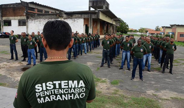 Agentes e inspetores penitenciário do Maranhão iniciam nesta sexta-feira (17) uma paralisação de advertência de 48h; entre as reivindicações das categorias estão implementação da aposentadoria especial para a categoria de atividades penitenciárias; subsídios equivalentes entre inspetor penitenciário e comissário de Policia Civil, assim como agente penitenciário e investigador de Policia Civil; a categoria também pede escala de trabalho de 24 por 96 horas, contra as atuais 24 por 72 horas