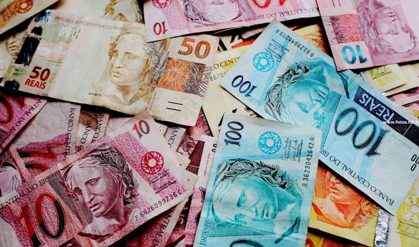 Indicador Serasa Experian de Demanda das Empresas por Crédito aponta que as empresas ampliaram em 12% a procura por crédito ao longo do mês de maio na comparação com abril; na comparação com maio do ano passado, a demanda cresceu 11,1%. No acumulado do ano, porém, houve recuo de 4,6% em relação ao mesmo período do ano passado