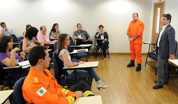 Com foco na prevenção de incêndios florestais no próximo ano, o governo de Brasília iniciou com antecedência os debates para elaborar o Plano de Prevenção e Combate a Incêndios Florestais do Distrito Federal; o documento é previsto em lei e articulado anualmente sob a coordenação da Secretaria do Meio Ambiente; neste ano, 17 órgãos locais e federais participam do planejamento; de janeiro a setembro de 2016, o Corpo de Bombeiros registrou 6.524 ocorrências de incêndios florestais em Brasília. Isso resultou, no mesmo período, em 16.271,41 hectares de área queimada