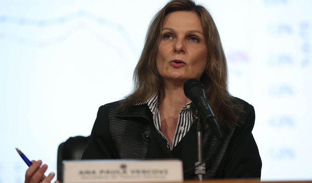 Secretária do Tesouro Nacional, Ana Paula Vescovi, disse nesta quarta-feira, 13, a deputados da Comissão de Finanças da Câmara que o governo não tem espaço fiscal para dar mais ajuda a estados e municípios; declaração ocorre no dia em que o interino Michel Temer se reuniu com representantes da Confederação Nacional de Municípios (CNM), que pediram repasses de R$ 45 bilhões e tratamento igual da União aos entes da Federação