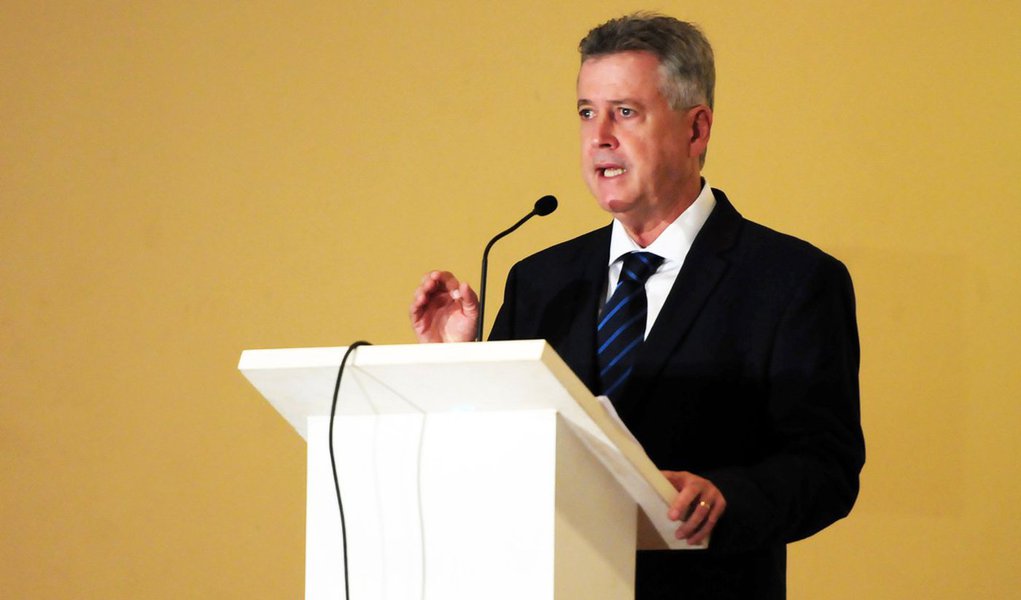 O governador do Distrito Federal, Rodrigo Rollemberg, anunciou a adesão do governo de Brasília à Agenda 2030 da ONU composta pelos Objetivos de Desenvolvimento Sustentável (ODS); os 193 Estados-Membros da ONU adotaram em setembro do ano passado a Agenda 2030, composta por 17 objetivos e 169 metas para países desenvolvidos e em desenvolvimento; “No momento em que a ONU completa 71 anos de existência, assumimos o compromisso com os Objetivos de Desenvolvimento Sustentável. Esses compromissos são assumidos pelo governo de Brasília através de suas diversas secretarias”, afirmou Rollemberg
 