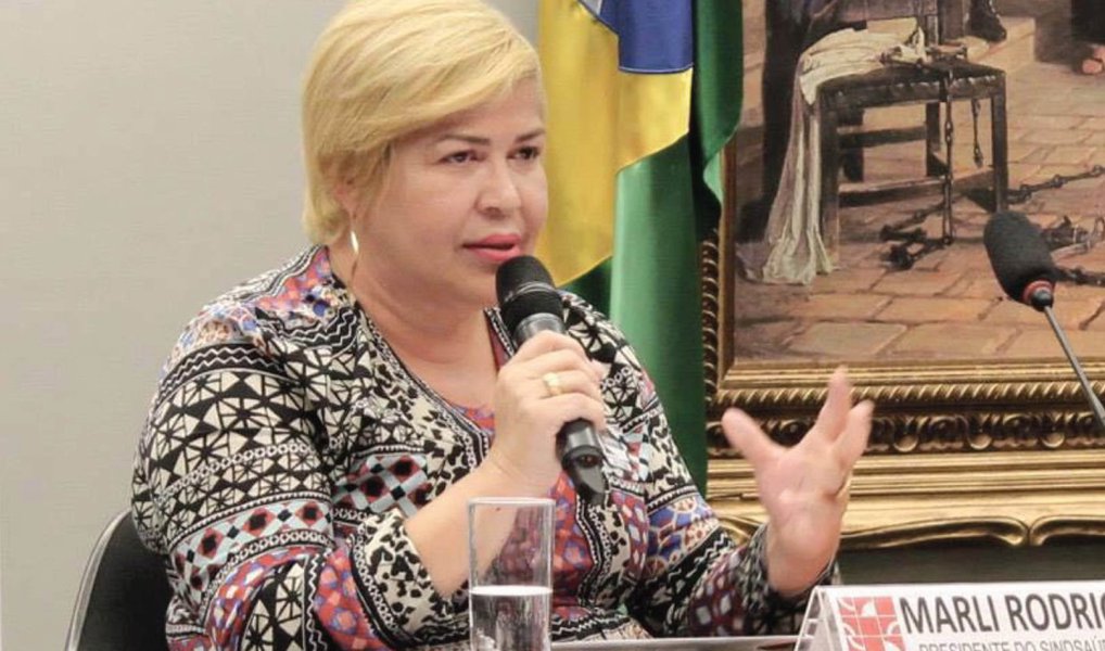 A sindicalista Marli Rodrigues, que prometeu um depoimento revelador na CPI da Saúde, disse aos deputados que não dará detalhes sobre o suposto esquema de propina na saúde para não atrapalhar as investigações do Ministério Público; ela afirmou que poderia mostrar aos parlamentares problemas graves no sistema público; os deputados Cristiano Araújo (PSD) e Roberio Negreiros (PSDB), que teriam sido citados em conversa gravada por Marli com um interlocutor, negaram envolvimento