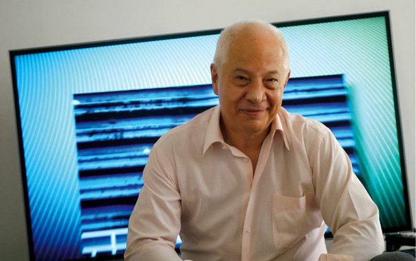 "Se o governo de fato vai, de fato, tirar as contas públicas do vermelho, vamos ver. Se conseguirá erradicar o partido vermelho da política do Brasil, também é duvidoso. Mas que a imprensa aliada vai sair do vermelho este ano, com a torneira da bondade aberta no Palácio do Planalto, parece certo", diz o jornalista e professor Gabriel Priolli, em vídeo, ao site Nocaute; assista