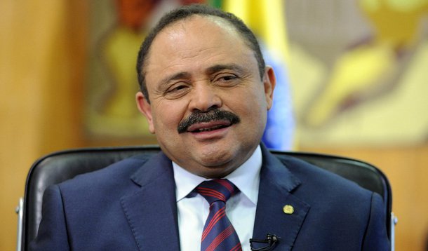 Presidente Waldir Maranhão (PP-MA) defendeu uma ampla reforma do Estado brasileiro, com mudanças que alcancem a Previdência, os tributos e as regras do sistema político; "Temos de enfrentar, de forma inadiável, a reforma tributária, a reforma política, a reforma da Previdência. A reforma política é o tema central das nossas angústias e preocupações"; parlamentar pediu apoio dos partidos para aprimorar, em comissão especial instalada por ele, as 10 propostas de combate à corrupção  apresentadas ao Congresso pelo MPF