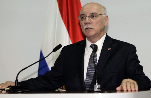 O ministro de Relações Exteriores do Paraguai, Eladio Loizaga, enviou uma carta aos chanceleres dos países do Mercosul pedindo a verificação do cumprimento, por parte da Venezuela, dos compromissos assumidos para entrada no bloco, previstos no Protocolo de Adesão da República Bolivariana da Venezuela ao Mercosul, assinado em 2006, em Caracas; Loizaga defende "uma revisão jurídica" do documento feita pelos países fundadores do bloco regional – Brasil, Argentina, Paraguai e Uruguai – "sob amparo do direito internacional"