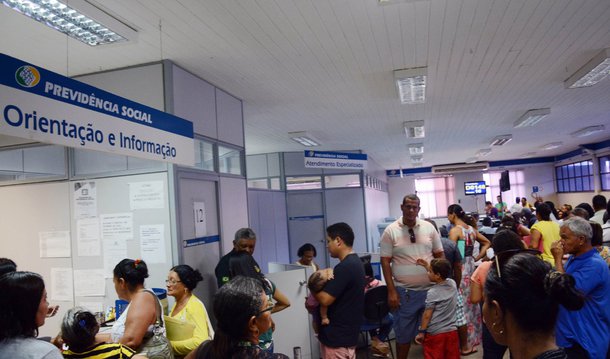 Uma força-tarefa integrada pela PF, Previdência e MPF cumpriu oito mandados judiciais - seis de busca e apreensão e dois de condução coercitiva, em São Luís (MA); a Operação Vultos identificou um prejuízo de R$ 1,9 milhão; segundo as investigações, menos 36 benefícios de amparo social ao idoso com endereço e CPF de titulares constavam na residência de um advogado especialista em causas previdenciárias