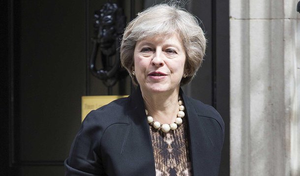A ministra britânica do Interior, Theresa May, está prestes a se tornar a primeira mulher a ocupar o cargo de primeira-ministra do Reino Unido desde Margaret Thatcher, depois que sua única concorrente desistiu inesperadamente da corrida pela liderança nesta segunda-feira, acabando com a necessidade de uma votação final