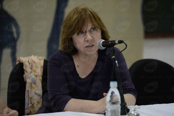 A vencedora do prêmio Nobel de Literatura de 2015, Svetlana Aleksiévitch, da ex-República Soviética Belarus (Bielorrússia), disse viver com uma sensação de desilusão em relação à política de sua região; com uma obra fortemente dedicada a narrar o declínio da União Soviética, através de relatos de pessoas anônimas e proeminentes, ela conta que o homem pós-soviético vive com constante medo e tensão, por conta da maldade, da violência e do terrorismo