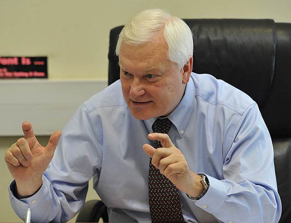 Candidata democrata à Presidência dos EUA disse que a Rússia pode ter hackeado os computadores do Comitê Democrata Nacional (DNC), causando o vazamento de milhares de e-mails; para o representante especial da presidência da Rússia para Cooperação Internacional em Segurança da Informação, Andrei Krutskikh, "é um sinal de fraqueza chegar neste tipo de argumento"; ele ainda lembrou que os norte-americanos não apresentaram nenhuma queixa oficial