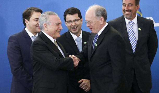 O objetivo, segundo o novo presidente da estatal, que tomou posse nesta quarta-feira, é evitar repasses do Tesouro Nacional; "Vocês conhecem a situação do Tesouro Nacional. Existe um déficit da ordem de R$ 170 bilhões. Como é que a empresa poderia pensar em contar com o Tesouro em uma situação como essa?", questionou; "Portanto, temos que ter realismo. Resolver essa situação passa sim pela venda de ativos", completou Pedro Parente