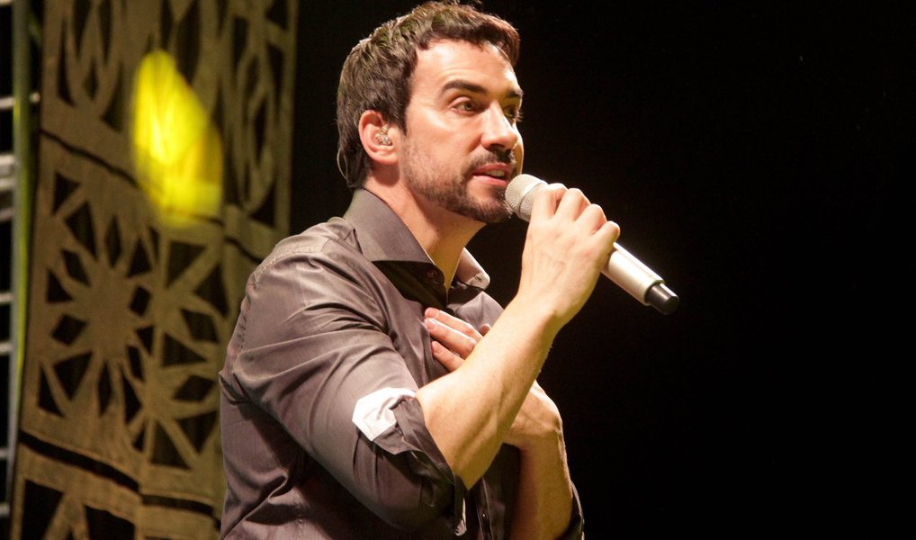 Padre causa polêmica nas redes sociais com a circulação de um vídeo seu de 2007, em que aborda o tema da violência contra a mulher em uma pregação; "O agressor só se torna agressor porque a vítima o autoriza”, diz Fábio de Melo; no Twitter, onde é uma personalidade, ele foi bombardeado por perguntas sobre sua opinião e pediu perdão pela fala; "Peço perdão. Eu nunca pretendi dizer que a vítima é culpada. Apenas salientei que a não denúncia reforça o agressor"