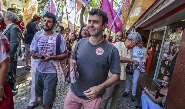 A campanha do candidato à Prefeitura do Rio Marcelo Freixo (PSOL) bateu a marca de R$ 1 milhão arrecadados por meio de doações pela internet, tornando-se a maior arrecadação por financiamento coletivo da história do País; até então, a campanha brasileira de crowdfunding mais bem sucedida havia sido o "Santuário Animal", que juntou R$ 1.006.990,95; Freixo juntou R$ 1.048.780 até às 16h desta quinta, doados por 9.881 pessoas