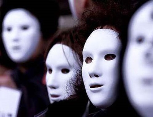 Nessa onda epidêmica de corrupção que avassala grande parte das instituições, independente de discursos ideológicos "limpinhos e cheirosos", lancemos os nossos olhos para a nossa história presente e passada para verificar que a corrupção nada mais é do que uma impostura perversa