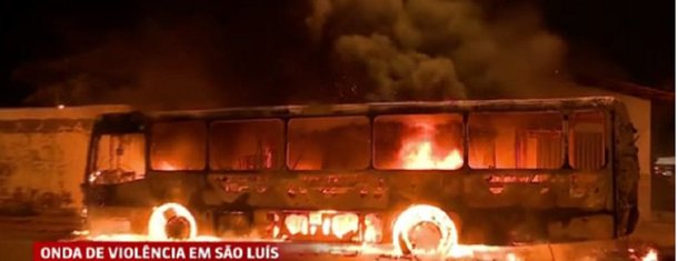 Três locais de votação foram atacados por criminosos no terceiro dia da onda de violência da Região Metropolitana de São Luís; neste sábado, duas escolas que funcionariam como locais de votação, além de um centro de referência foram alvos de criminosos; na sexta-feira, ônibus e veículos foram incendiados; o presidente do TSE, Gilmar Mendes visita a capital para avaliar a situação e discutir a necessidade de reforço no policiamento