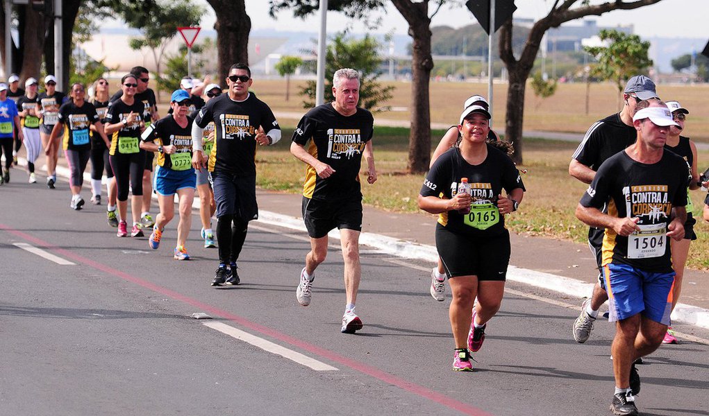 Organizada pela Associação Nacional dos Delegados de Polícia Federal, a competição tem o objetivo de conscientizar sobre o combate à corrupção. “O evento mobiliza a população quanto a um tema importante, e o faz de forma inteligente e saudável”, avaliou Rollemberg após correr o percurso de 5 quilômetros