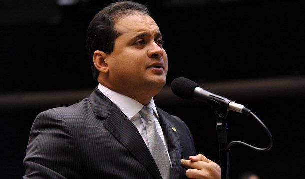 O deputado federal Weverton Rocha, presidente estadual do PDT, desfez um factoide que tentou ser criado em virtude de sua declaração, após ele dizer que o próximo prefeito de São Luís que não Edivaldo Holanda enfrentaria um cenário de caos; ele esclareceu que qualquer um dos pré-candidatos postos, sem experiência no Executivo, iria ter muitas dificuldades para administrar; “Nenhum dos candidatos que estão postos contra o Edivaldo administrou alguma cidade, alguma secretaria ou qual quer outra coisa que seja, é importante ter essa clareza, ter essa responsabilidade para deixar claro que o Edivaldo vem com acúmulo, com experiência que ele tem, no momento de crise que o Brasil tá vivendo, não pode arriscar”, afirmou