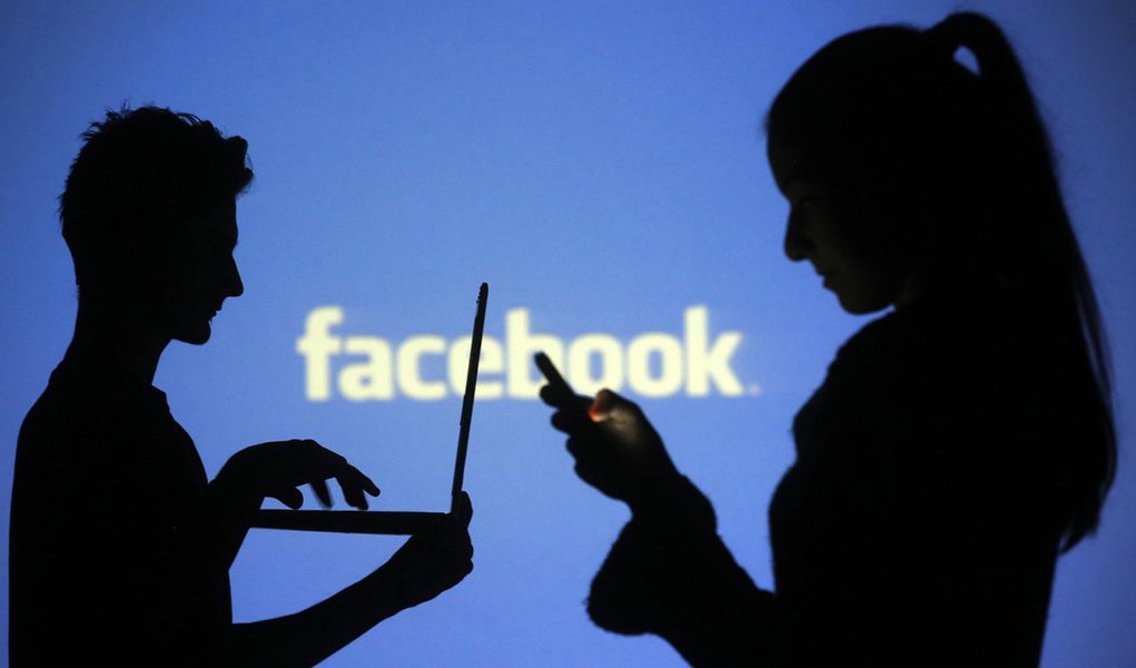 Colunista José Roberto de Toledo analisa as características da campanha das próximas eleições municipais, que será mais curta, não terá financiamento empresarial, e no meio de uma recessão econômica e de uma crise política "interminável"; Toledo crê que a campanha de 2016 será "dissimulada, negativa e móvel", citando pesquisa do Ibope que mostra que 51% dos eleitores recebe notícias sobre política pelas redes sociais, seja através do Facebook, Twitter ou Whatsapp