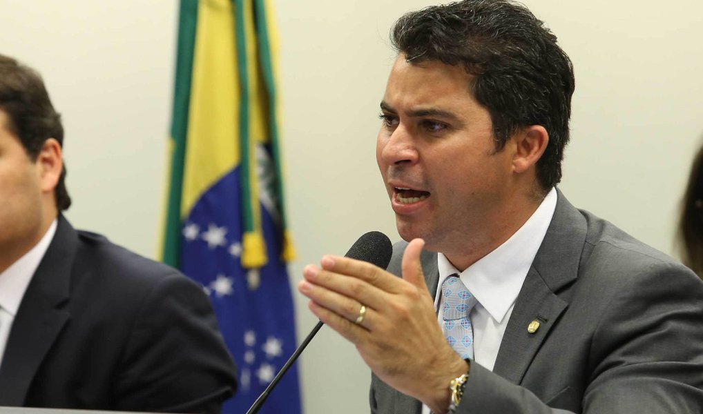 Deputado Marcos Rogério (DEM-RO), relator do processo no Conselho de Etica e Decoro Parlamentar contra o deputado afastado Eduardo Cunha (PMDB-RJ) afirmou que não irá acolher em seu relatório documento encaminhado pelo Banco Central que multa Cunha em R$ 1 milhão; Rogério explicou que não cabe incorporar o documento ao seu relatório porque, segundo o regimento interno da Câmara, as provas devem compor o relatório até o momento da instrução