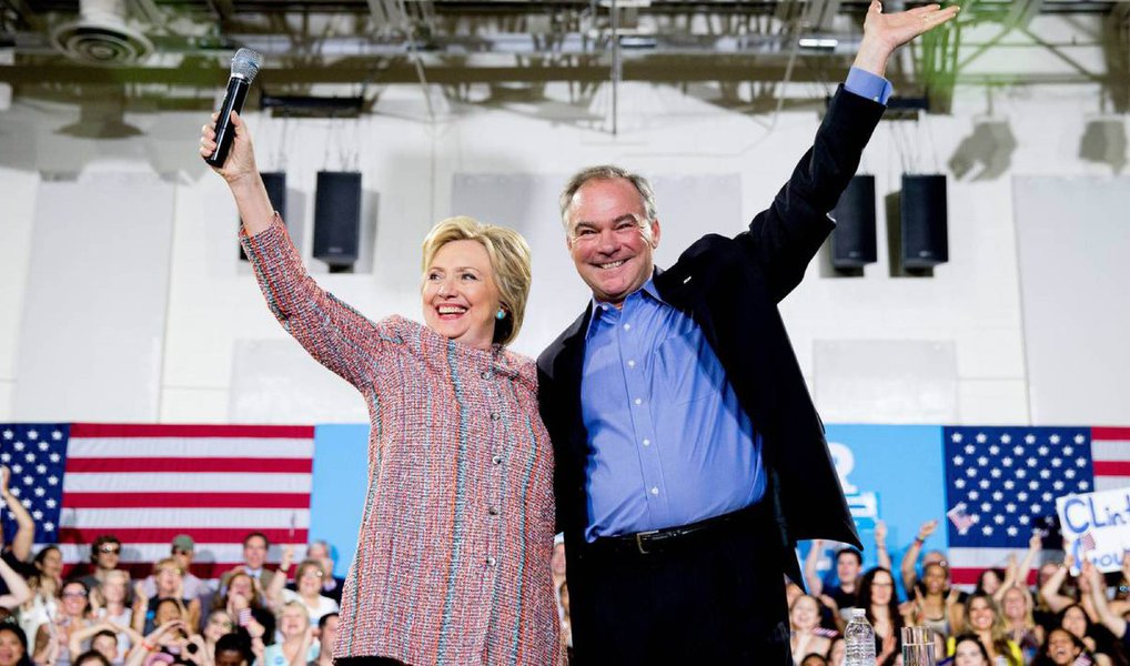 A candidata Hillary Clinton, do Partido Democrata, escolheu o senador Tim Kaine, ex-governador da Virgínia, para ser seu vice; católico praticante, pessoalmente contra o aborto e a favor do livre comércio, o perfil do vice escolhido por Hillary decepcionou os mais à esquerda do partido; Como Virgínia é considerada um "Estado-pêndulo" (cuja preferência por democratas ou republicanos varia a cada eleição, não havendo preferência histórica por partido), o nome de um ex-governador na chapa de Hillary também poderá fortalecer a candidatura da democrata ali