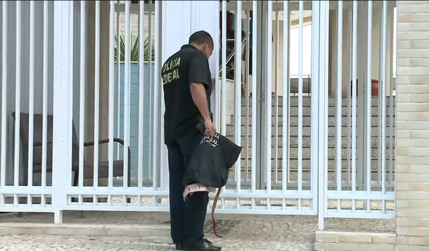 A Polícia Federal (PF) divulgou os nomes dos três presos na segunda e na terceira fase da Operação Sermão aos Peixes, que investiga o desvio de verbas da saúde destinadas a hospitais públicos no Maranhão; foram presos Péricles Silva Filho e Benedito Silva Carvalho, no Maranhão, e Emílio Borges Resende, em Juquitiba (SP); eles são responsáveis por empresas terceirizadas da Saúde, encarregadas de gerenciar o dinheiro do setor no Maranhão; os recursos que deveriam ser destinadas a hospitais e UPA´s eram transferidas diretamente para as contas dos donos dessas empresas; entre 2010 e 2013, os desvios da Saúde no estado chegaram a R$ 1,2 bilhão; um dos alvos da PF foi o ex-secretário Ricardo Murad, cunhado da ex-governadora Roseana Sarney
