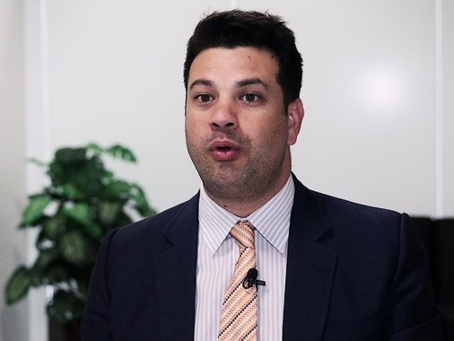 O ministro interino do Esporte, Leonardo Picciani, questionou neste domingo o comportamento do nadador Ryan Lochte, que foi assaltado na madrugada de sábado (13) no Rio de Janeiro ao sair de uma festa; "Não podemos medir um ou outro fato fora de locais de competições e fora do momento apropriado. Certamente nenhum atleta teve problemas em seu local de convivência, em seus treinos e na vila dos atletas", disse Picciani