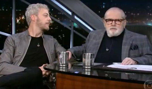 Em entrevista no “Programa do Jô”, da TV Globo, sobre seu filme Deserto, a história de uma velha trupe circense, o ator e diretor Guilherme Weber “encaixou” no final da última pergunta, sobre em que estava atuando agora: “Ultimamente, Fora Temer…”; uns segundos de surpresa do apresentador e da plateia e, em seguida, fortes palmas