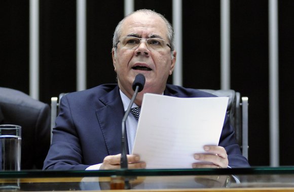 O deputado Hildo Rocha (PMDB-MA) leu no plenário o parecer do Conselho de Ética que recomenda a cassação do deputado afastado Eduardo Cunha (PMDB-RJ); agora, para o processo entrar na ordem do dia, são contadas duas sessões do plenário; a partir daí, o processo passa a ter preferência sobre os demais, mas não tranca a pauta; a data de votação será definida pelo presidente da Câmara, Rodrigo Maia (DEM-RJ)