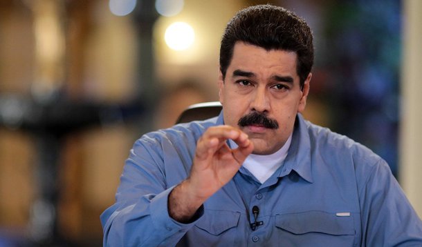 Presidente da Venezuela, Nicolás Maduro, disse que o expurgo levado a cabo por seu colega turco, Tayyip Erdogan, contra rivais após uma tentativa frustrada de golpe de Estado pareceria uma brincadeira de criança comparada com a ação que ele adotaria se a oposição tentasse algo semelhante em seu país; "Vocês viram o que aconteceu na Turquia?", indagou; "Erdogan irá parecer um bebê de colo comparado com o que a revolução bolivariana fará se a direita passar da linha com um golpe", completou em seguida