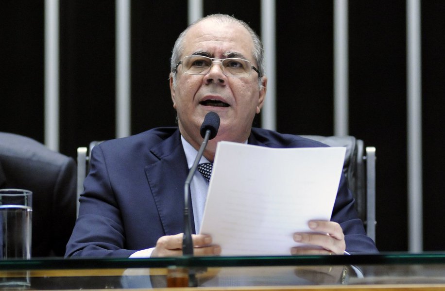 O deputado Hildo Rocha (PMDB-MA) leu no plenário o parecer do Conselho de Ética que recomenda a cassação do deputado afastado Eduardo Cunha (PMDB-RJ); agora, para o processo entrar na ordem do dia, são contadas duas sessões do plenário; a partir daí, o processo passa a ter preferência sobre os demais, mas não tranca a pauta; a data de votação será definida pelo presidente da Câmara, Rodrigo Maia (DEM-RJ)