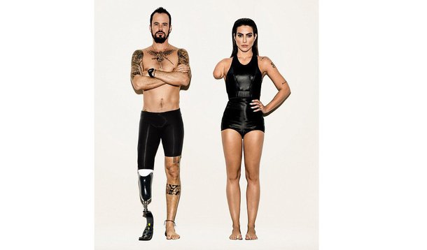 "Somos todos paraolímpicos"; este é o mote da campanha promovida pelo Comitê Paralímpico Brasileiro, que convidou os atores Cleo Pires e Paulo Vilhena para representarem atletas amputados; iniciativa, que conta com apoio da revista Vogue Brasil, passou a ser alvo de severas críticas dos internautas nas redes sociais, que questionaram por que os próprios atletas paralímpicos não foram convidados