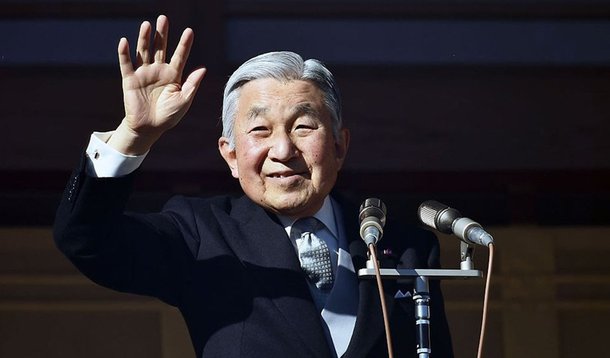Imperador japonês Akihito, de 82 anos, fez um raro pronunciamento em vídeo dizendo temer que a idade lhe dificulte cumprir todas as suas tarefas, declarações vistas por muitas pessoas como uma indicação de que ele pretende abdicar; "Quando levo em conta que minha condição física está declinando gradativamente, temo que possa se tornar difícil realizar minhas funções como símbolo do Estado com todo meu ser, como venho fazendo até agora", disse; Akihito já passou por uma cirurgia cardíaca e foi tratado contra um câncer de próstata