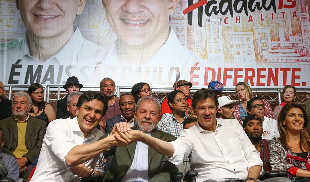 Mesmo reconhecendo uma situação de extrema dificuldade, o fiapo de esperança de levar Fernando Haddad ao segundo turno não pode ser desperdiçado em função da conjuntura política do país, onde ataques ao Estado Democrático de Direito ameaçam tornar-se uma banalidade, escreve o colunista Paulo Moreira Leite; lembrando a vitória de Luiza Erundina em 1988, PML recorda que naquela disputa o deputado Ulysses Guimarães abandonou o concorrente de seu partido para dar apoio à candidata do PT contra o candidato que representava o retorno da ditadura, Paulo Maluf; "Há 28 anos, fez-se unidade para impedir uma volta ao passado. Hoje, a unidade é necessária para impedir que o passado volte com fantasia de futuro", sugere o jornalista