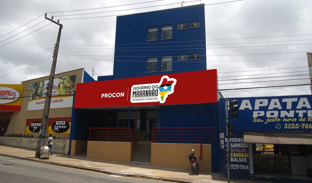 O Procon/MA continua acompanhando o processo judicial sobre a lei municipal nº 6.113/2016; o TJ-MA decidiu suspender a liminar que retirava a eficácia da lei para o estacionamento do Rio Anil Shopping; na prática, agora todos os estacionamentos privados de São Luís voltam a ser obrigados a oferecer 30 minutos de gratuidade; o juiz titular da 4ª Vara da Fazenda Pública do Maranhão, Cícero Dias Filho, chegou a deferir o mandado de segurança em que a JLN2 – Estacionamentos Ltda, administradora do estacionamento do Rio Anil Shopping, alegou a inconstitucionalidade da lei; mas o desembargador Joaquim Figueiredo dos Anjos suspendeu a liminar da Vara da Fazenda