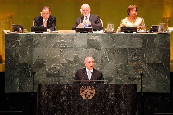 Entre um parágrafo e outro, tiques marcantes denunciaram o desconforto do presidente que onde vai simboliza ímpias falanges, face hostil. O Brasil que Temer representa não tem absolutamente nada a ver com o que ganhou destaque na ONU na última década