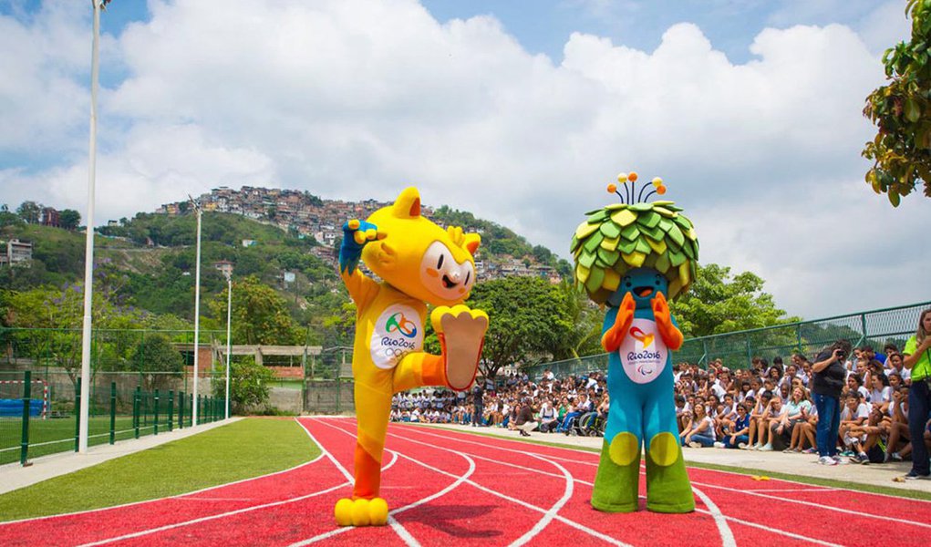 Apesar de a Paralimpíada ser um evento menor do que a Olimpíada, o desafio para a operação da cidade durante o evento, que começa no dia 7 de setembro, é um desafio do mesmo nível, já que não haverá férias escolares no período, nem feriados extras; quem afirma é o secretário-executivo de governo da prefeitura do Rio de Janeiro, Rafael Picciani, que apresentou o esquema operacional da cidade para o evento; na mobilidade, o secretário informou que as faixas olímpicas exclusivas funcionarão apenas na região do Parque Olímpico, na Avenida Abelardo Bueno