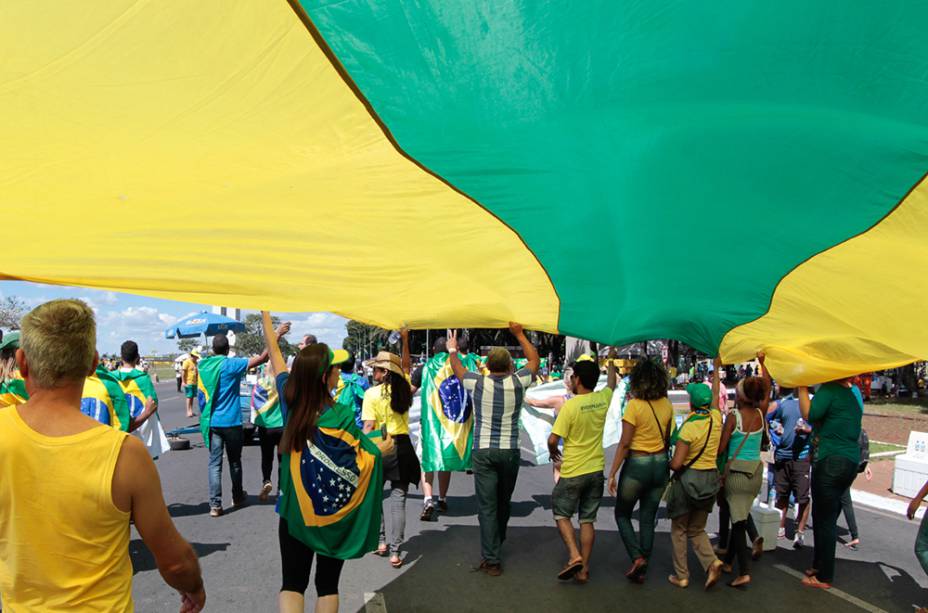 Uma das características mais chamativas da extrema direita é a utilização de um falso patriotismo para angariar simpatizantes e eleitores