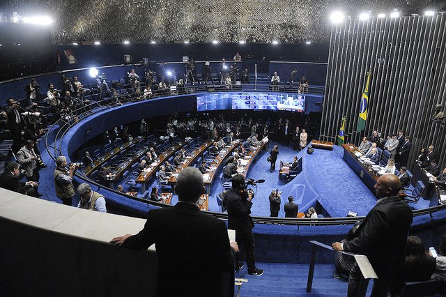 Não é o afastamento de Dilma Rousseff que está em jogo, como foi dito aqui ontem. São os direitos sociais e a CLT — as leis protetivas dos trabalhadores — que correm risco de serem revogadas. Por isso a necessidade de afastar a presidente mesmo sem crime de responsabilidade