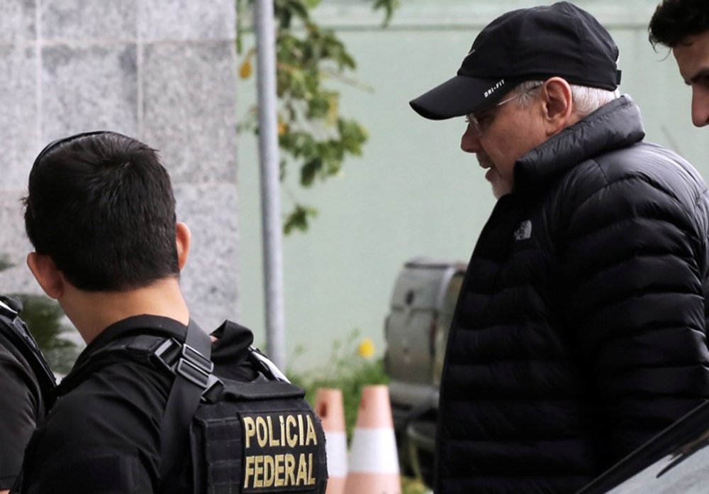 Ex-ministro da Fazenda Guido Mantega é conduzido pela Polícia Federal em São Paulo. 22/09/2016 REUTERS/Nacho Doce