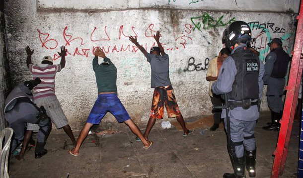 O Maranhão ultrapassou a meta da Secretaria Nacional de Segurança Pública (Senasp) de redução do número de homicídios - a cada ano os governos devem alcançar 5% de queda nos índices de violência, totalizando 20% ao final de quatro anos; após o recorde negativo, registrado em 2014 pelo Mapa da Violência, o governo criou uma série de ações para reduzir os crimes no estado; em um ano e meio, o governo do Maranhão triplicou esta meta e conseguiu reduzir em 18,4% a criminalidade na Região Metropolitana de São Luís
