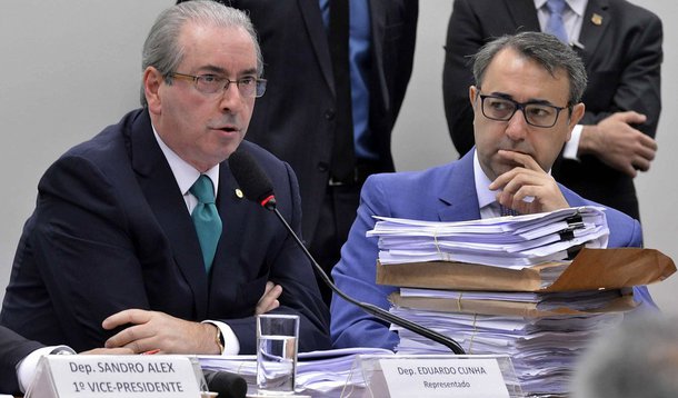 Se vier esta bomba atômica com a delação de Eduardo Cunha, ela pode ser redentora, segundo a colunista do 247 Tereza Cruvinel; "No ponto a que a crise chegou, com o sistema político-partidário  inteiramente comprometido pelo financiamento empresarial espúrio que turbinou a corrupção, com a presidente constitucionalmente eleita afastada por um golpe parlamentar aplicado com segundas intenções,  e um governo ilegítimo rejeitado por ampla maioria da população,  a derrubada das colunas podres que ainda estão de pé pode ser a porta para a restauração democrática. Um crash que pode propiciar um novo pacto entre a sociedade e sua elite política", diz