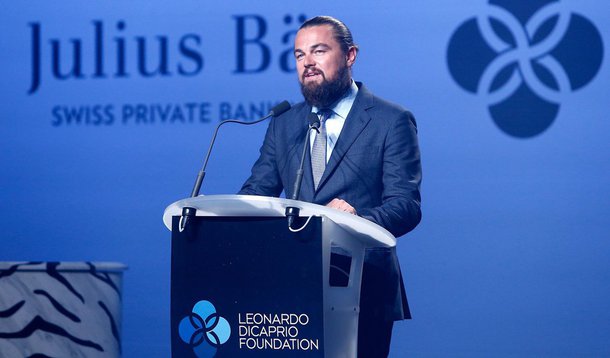 Fundação de caridade do ator Leonardo DiCaprio vai devolver presentes ou doações feitas para ele e para os seus empreendimentos se for constatado que eles vieram do fundo malaio 1MDB, que está sendo investigado por alegações de lavagem de dinheiro, DiCaprio afirmou que estava cooperando com as autoridades dos Estados Unidos para determinar se recursos haviam vindo de fontes questionáveis; Fundação Leonardo DiCaprio, criada em 1998, dá apoio a uma série de projetos ambientais